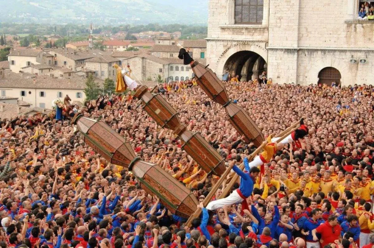 Festa dei Ceri 2026, la vigilia trasforma Gubbio: sicurezza, emozioni e consigli per vivere il 15 Maggio