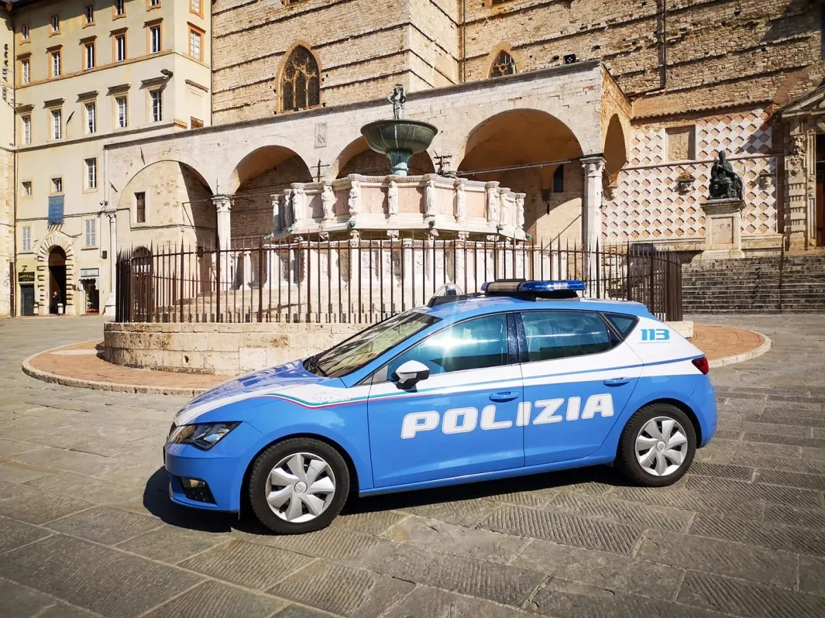 Perugia, si finge dipendente delle Poste e truffa due anziani. Un tassista lo denuncia, arrestato 34enne