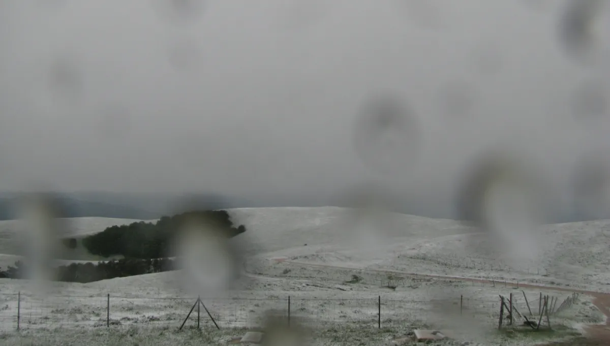 Maltempo Umbria, torna l'inverno: neve a 1280 metri e crollo termico, allerta gialla per frane e temporali