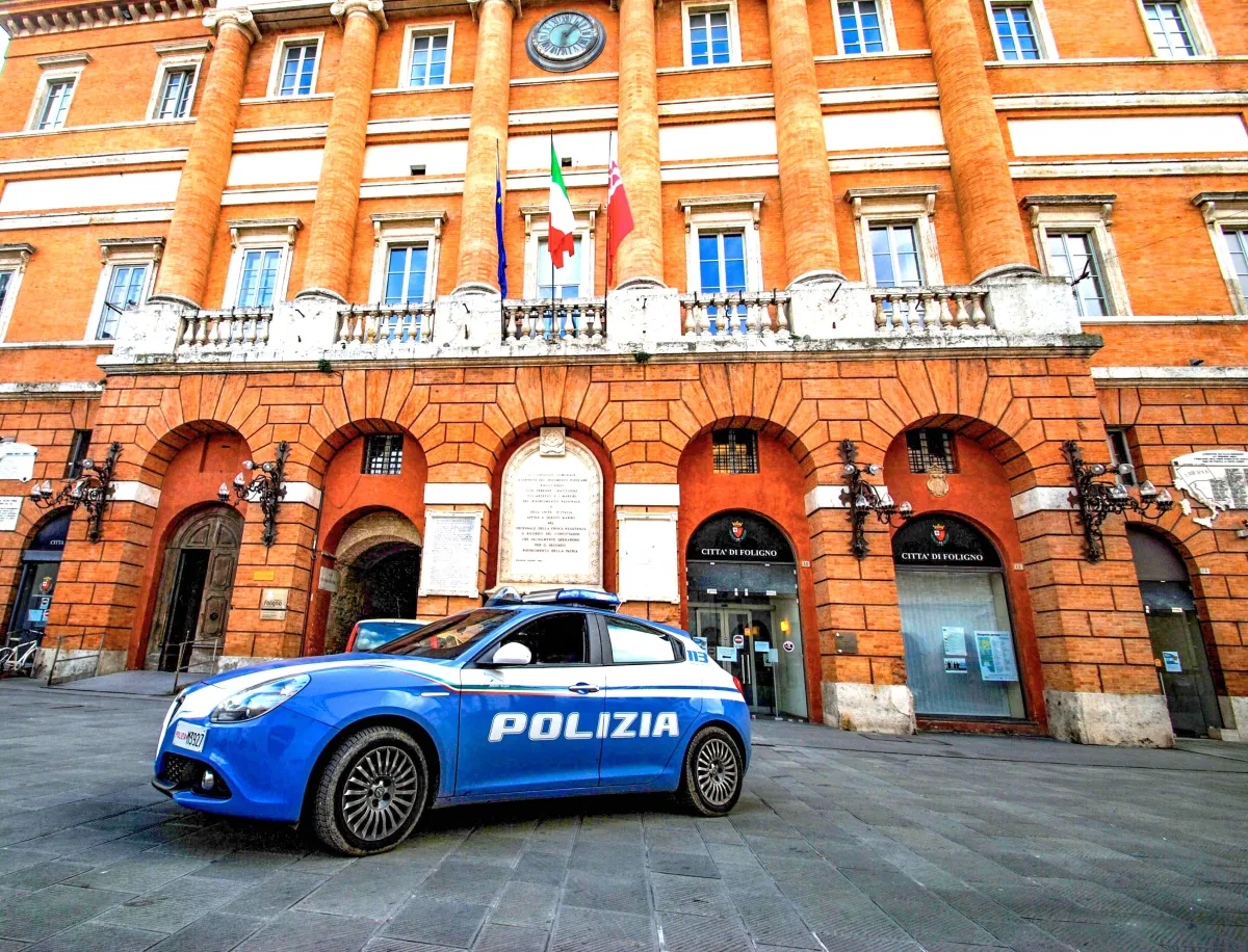Foligno, morde un poliziotto durante il controllo al bar: arrestato 20enne