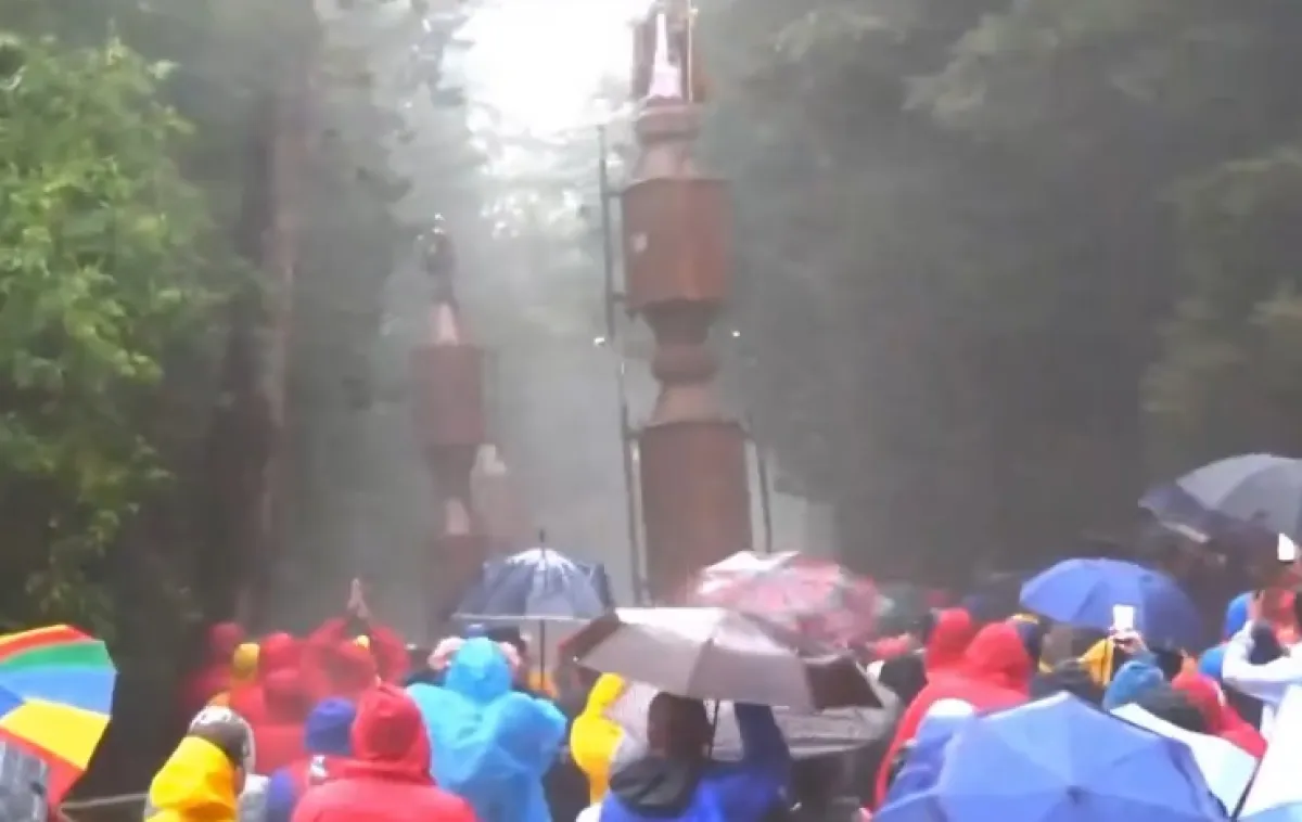  Festa dei Ceri 2026 sotto la pioggia: nebbia e prudenza sul Monte, corsa emozionante fino al portone chiuso davanti a San Giorgio
