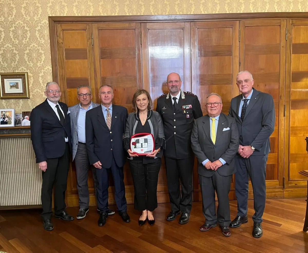 Terni, donato un defibrillatore alla Prefettura. Verrà installato a Palazzo Bazzani