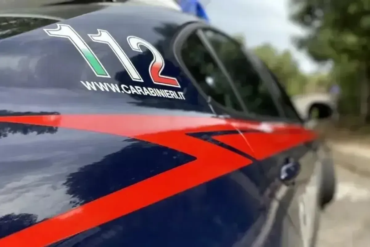 Terni, sottrae la borsa a una 17enne e tenta di derubare anche una professionista. Scattano i domiciliari per una 27enne