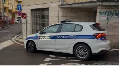 Perugia, rifiuti pericolosi abbandonati vicino a un asilo. Sequestrata autocarrozzeria abusiva