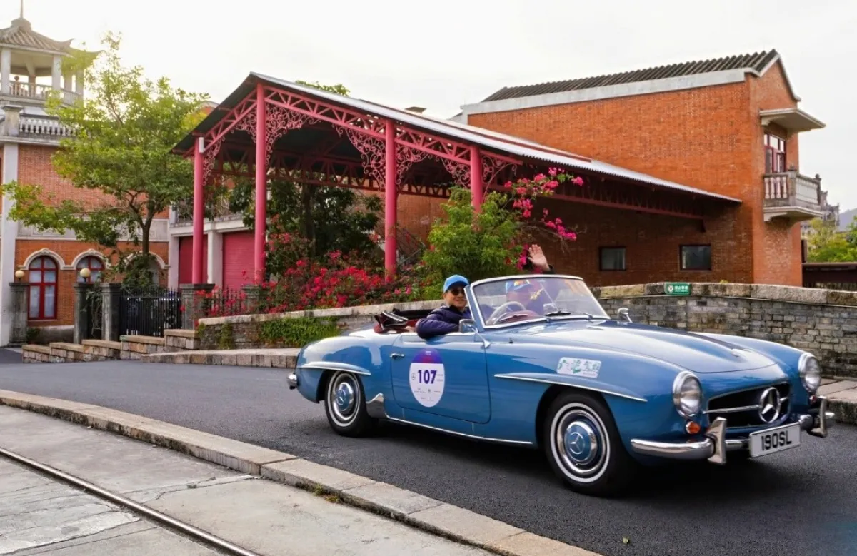 La Mille Miglia accelera in Umbria: sfilata da sogno per la quarta tappa tra Assisi e Gubbio