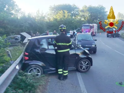 Incidente sulla Marattana a Narni Scalo, coinvolti due auto e uno scooter con un minorenne: sul posto vigili del fuoco e forze dell’ordine