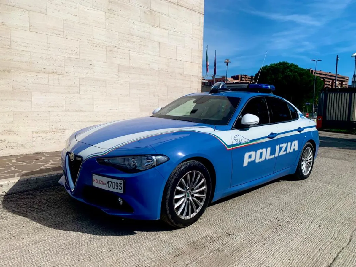 Perugia, tenta di rubare uno zaino e poi aggredisce il proprietario. Denunciato 43enne 