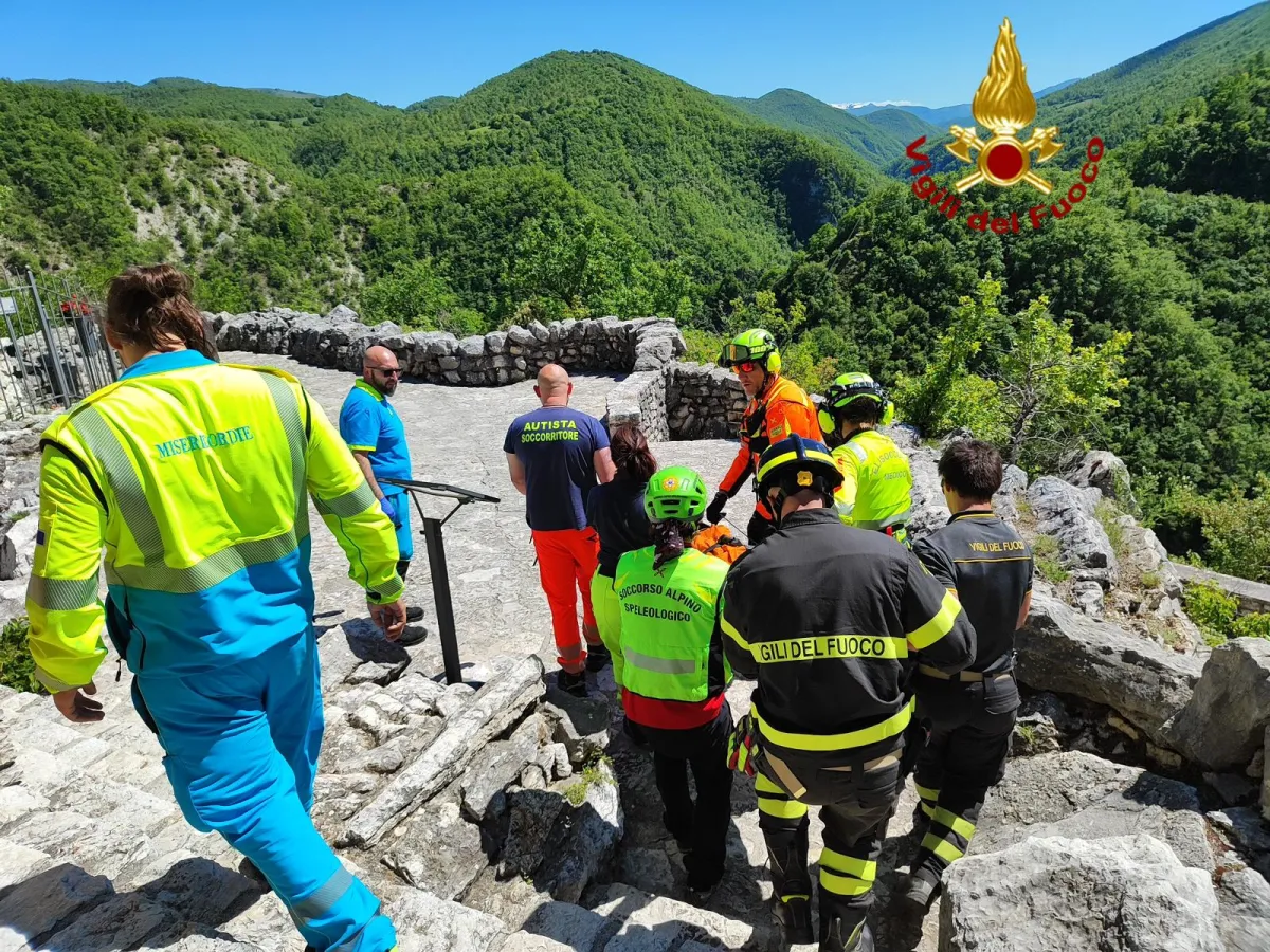 Malore improvviso allo Scoglio di Roccaporena durante i festeggiamenti di Santa Rita: giovane elitrasportato d’urgenza