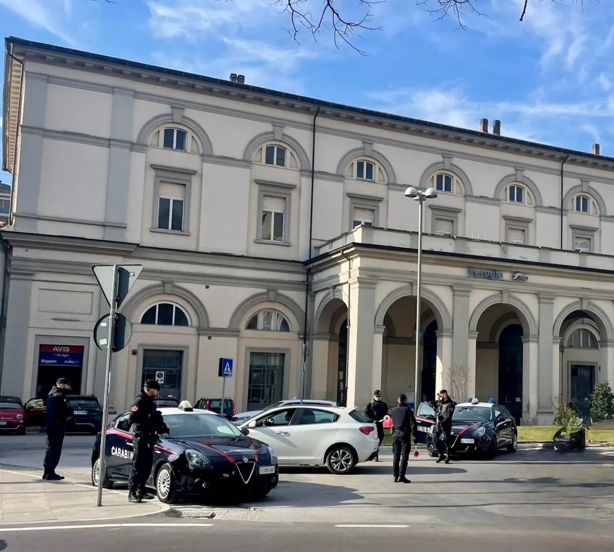 Notte di paura a Fontivegge: studentessa palpeggiata, 78enne arrestato dopo aver aggredito i Carabinieri
