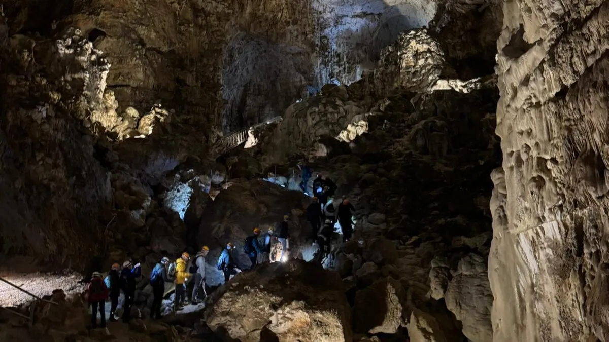 Monte Cucco, studenti del “Sigismondi” esplorano le grotte con il CAI tra natura, storia e sicurezza