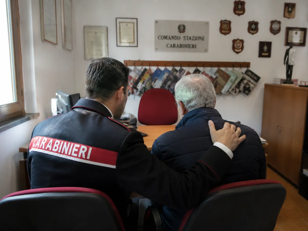 Arrestato 43enne, denunciata complice: a Città di Castello sventata la truffa del finto carabiniere e dei monili d'oro