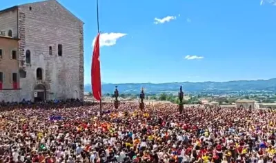 Ceri Mezzani 2026, corsa spettacolare a Gubbio: caduta drammatica alla Calata dei Neri, poi San Giorgio compie l’impresa in Basilica