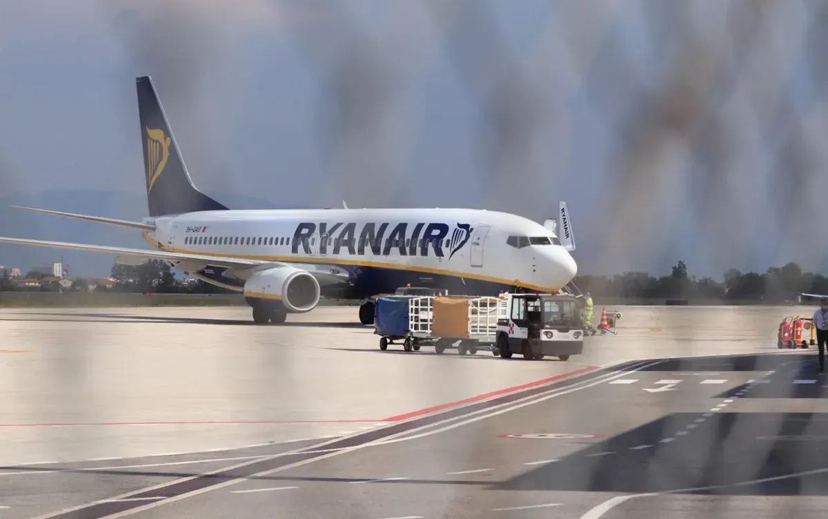 Aeroporto dell’Umbria, scontro con HelloFly dopo i voli cancellati: “Nessuna criticità sul carburante”. Lo scalo rilancia: estate 2026 da record