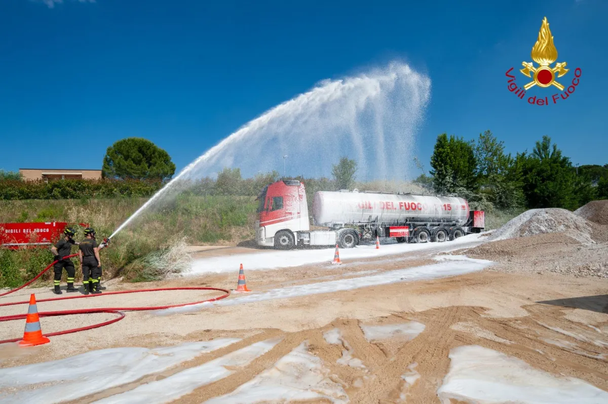 Vigili del Fuoco dell'Umbria, a Perugia il focus su schiumogeni "Fluorine Free" e sistemi innovativi per gli interventi antincendio
