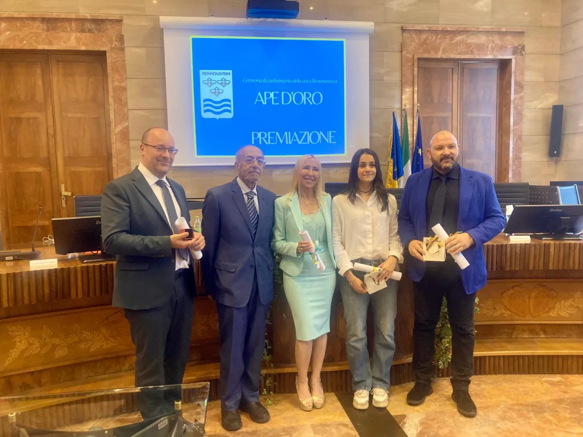 Terni, la premiazione dell'Ape d'Oro: un tripudio di pubblico e emozioni
