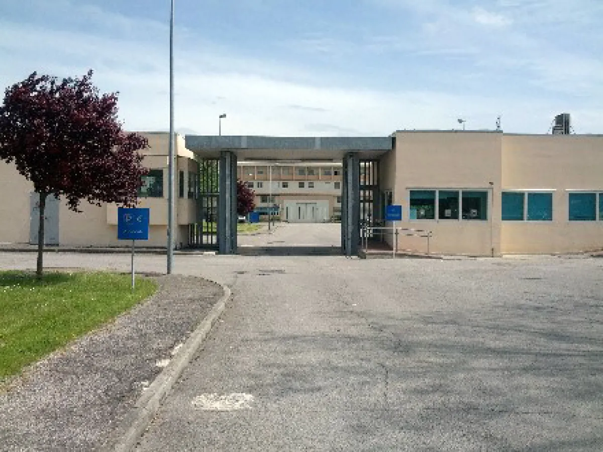 Perugia, detenuto si toglie la vita nel carcere di Capanne. Il SAPPE: “Un solo agente per due sezioni aperte”. Chiesto l’intervento del Dap