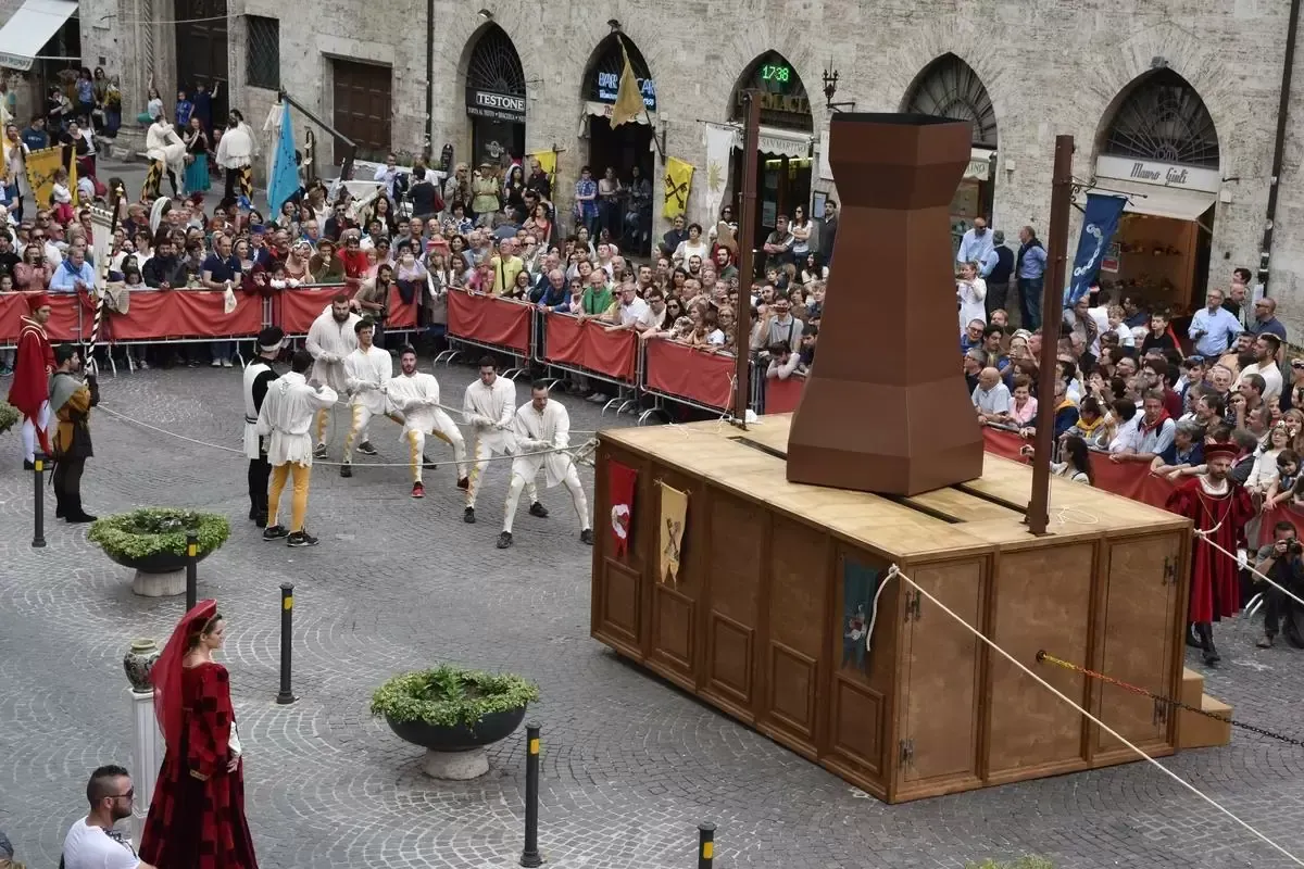 Dal 5 al 7 giugno torna Perugia 1416: novità teatrali, cortei storici e la grande sfida tra i cinque Rioni