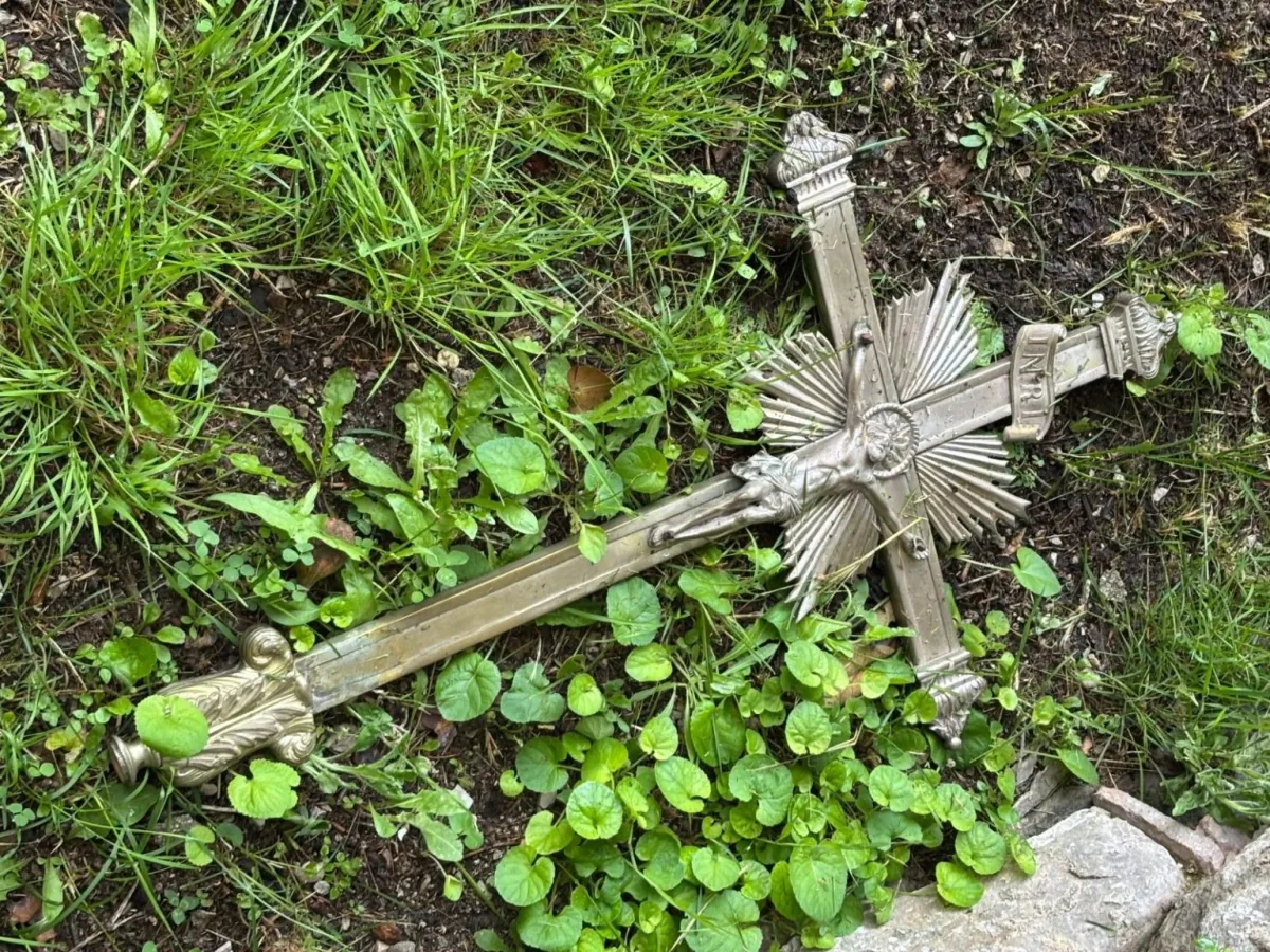 Tentato furto all'Abbazia di San Bartolomeo a Camporeggiano: ladri in fuga grazie all'arrivo di un parrocchiano