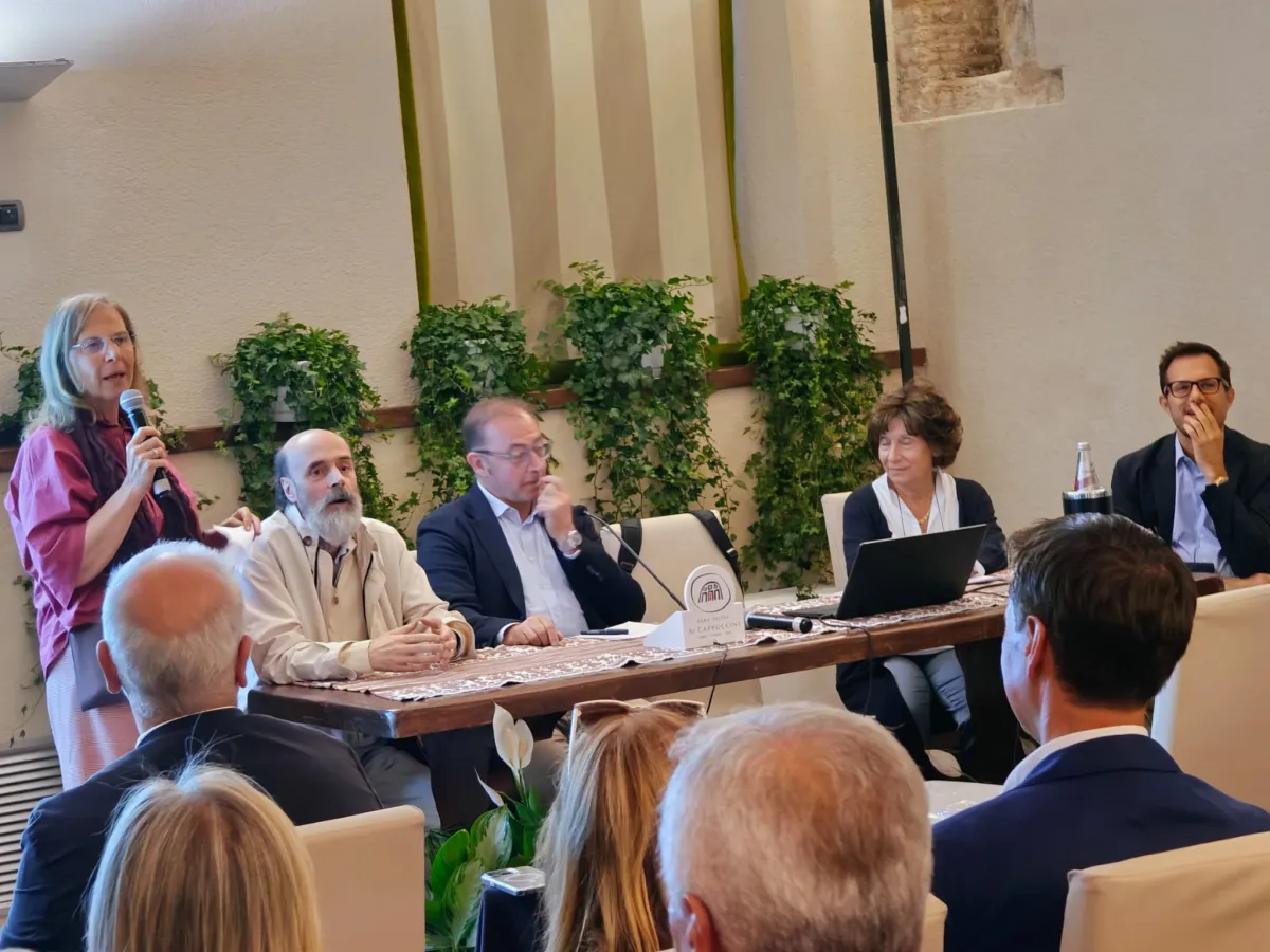 Maioliche eugubine, storia e futuro a Palazzo Della Porta: studiosi a confronto nel ricordo di Giovanni Colaiacovo