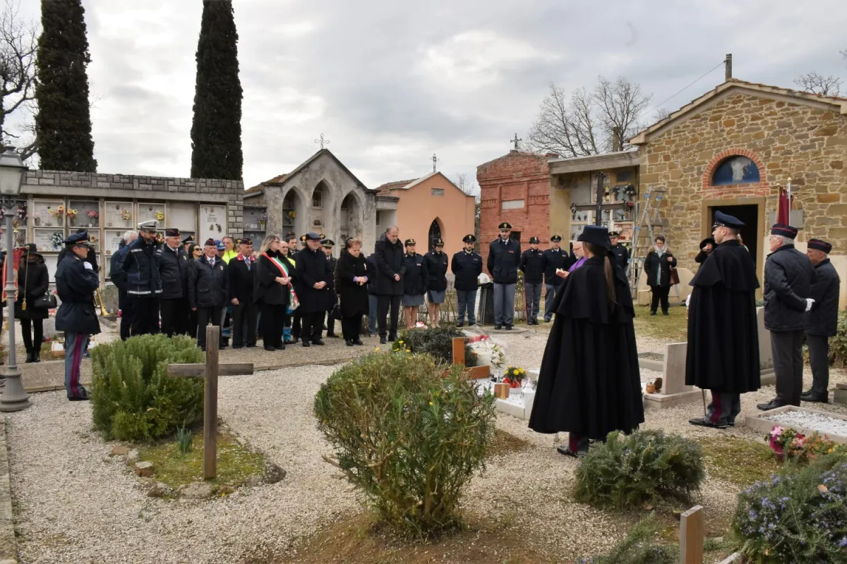 Scritta inneggiante a "Mario e Desdemona" nel cimitero di Tuoro: verifiche sul possibile riferimento ai brigatisti coinvolti nell'omicidio Petri