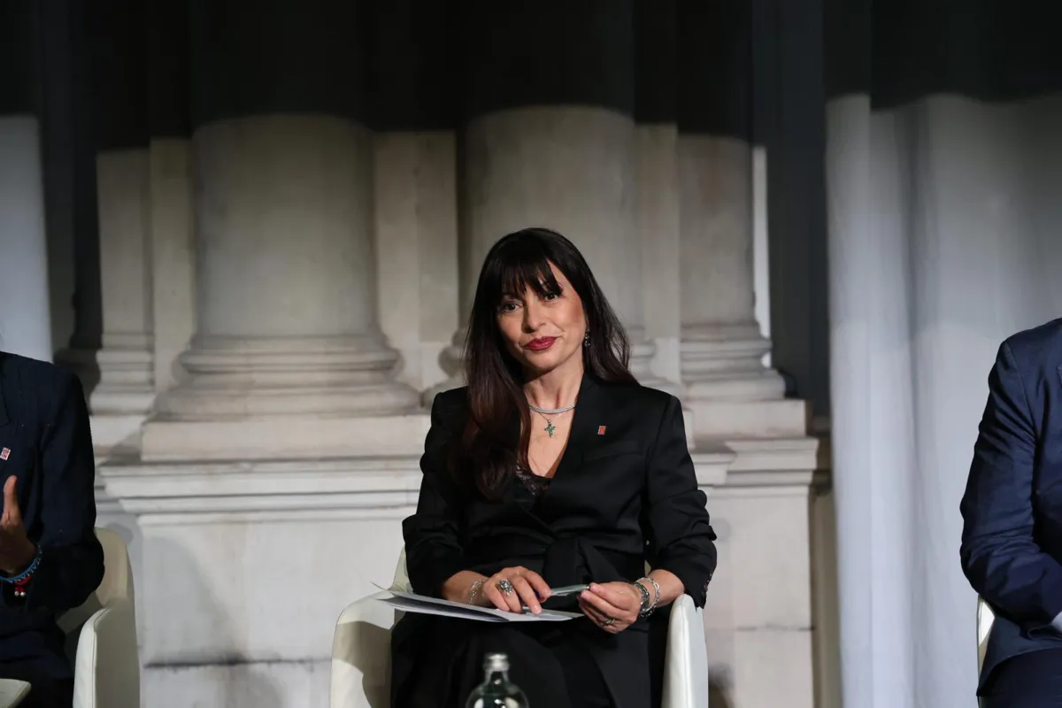 Scritta inneggiante ai brigatisti nel paese di Emanuele Petri, la Regione insorge: “Gesto ignobile che riapre una ferita mai rimarginata”