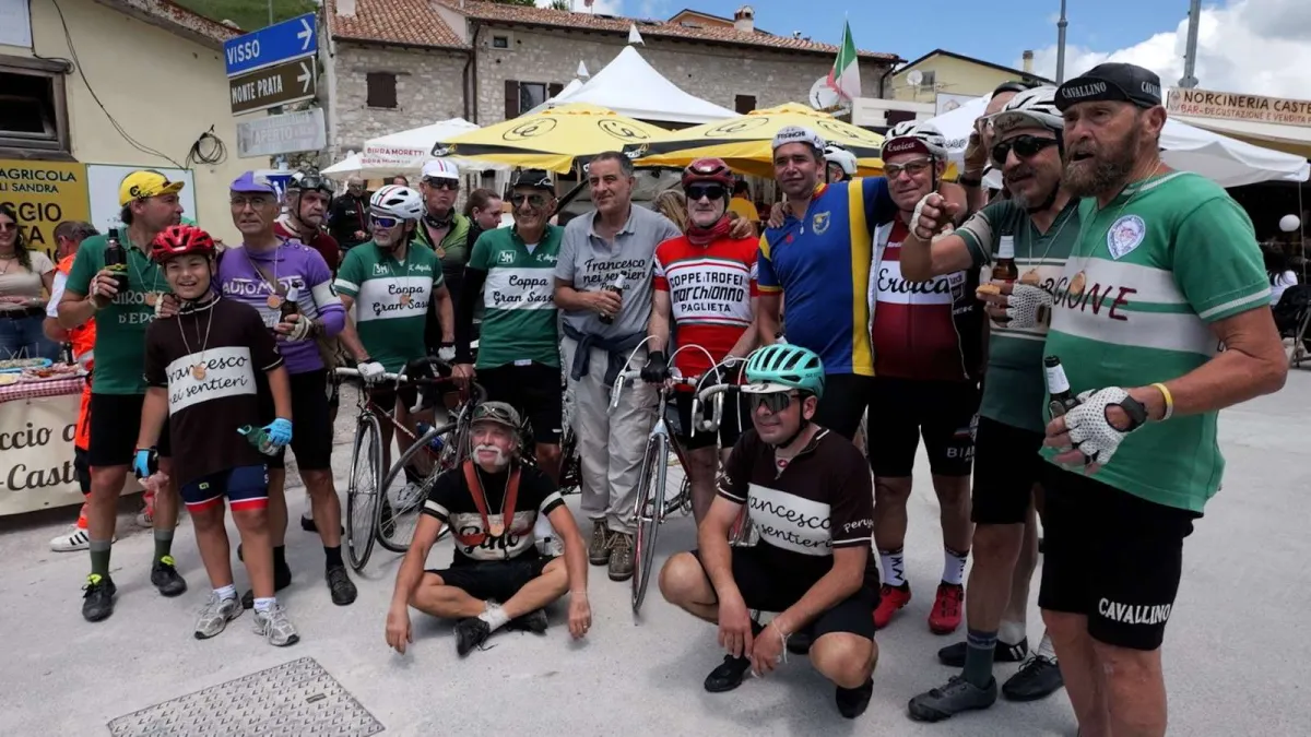 Ciclismo storico, trekking e cultura: "Un abbraccio ai Sibillini" rinnova il suo messaggio di vicinanza a Castelluccio a dieci anni dal sisma