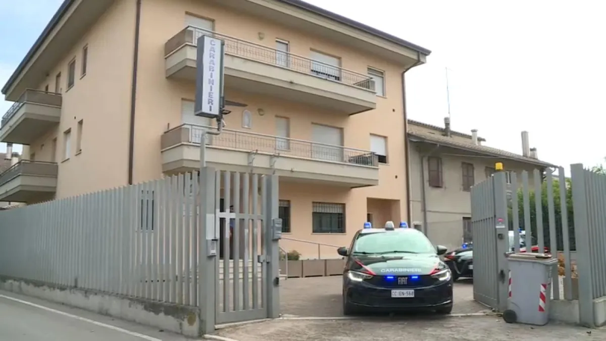 Rapina a mano armata nel centro di Bastia Umbra: fallisce il colpo alla cassa, minaccia una cliente e viene arrestato