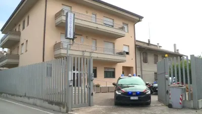 Rapina a mano armata nel centro di Bastia Umbra: fallisce il colpo alla cassa, minaccia una cliente e viene arrestato