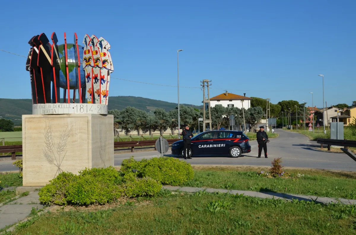 Deruta, tre romani denunciati dai Carabinieri: trovati con uno strumento atto allo scasso durante i controlli anti-furto