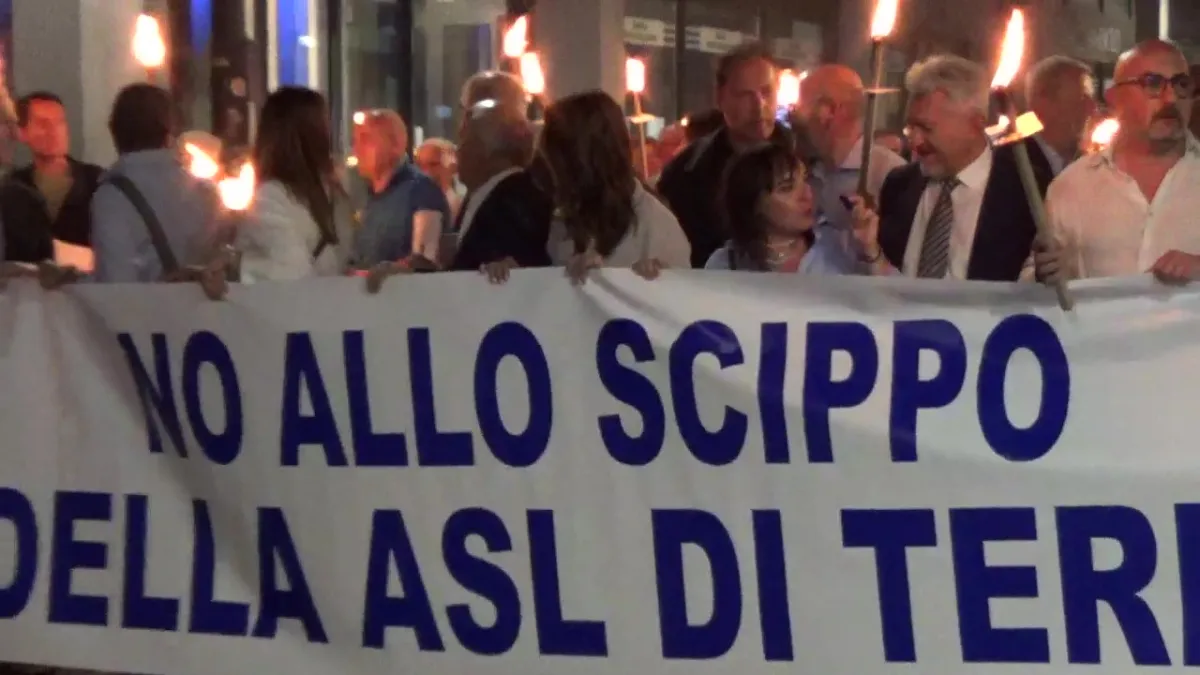 Riforma sanità Umbria, Terni in piazza contro l'Asl unica: la protesta del centrodestra e i nodi sul nuovo ospedale