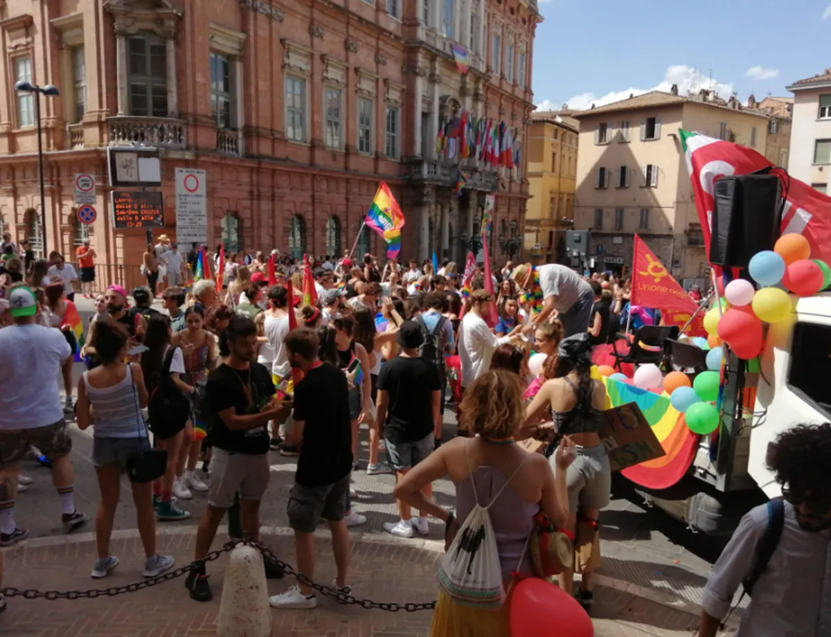 Umbria Pride a Perugia, ecco il percorso della parata: previste chiusure temporanee e limitazioni alla circolazione