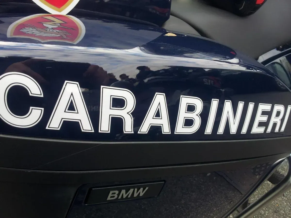 Perugia, nuova notte di vandalismi in centro: spaccate le vetrine della gioielleria Bartoccini e della boutique Eleonora Bonucci