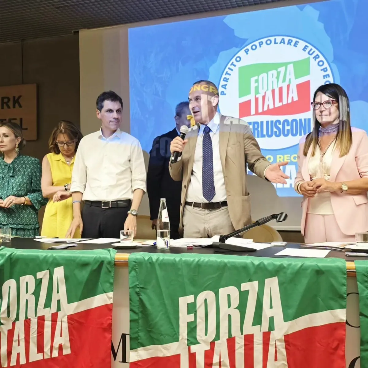 Forza Italia Umbria, primo storico congresso: Andrea Romizi eletto segretario all'unanimità lancia il manifesto del partito del fare
