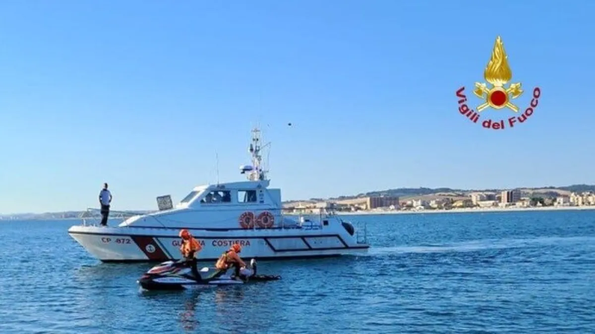 Paura sulla costa di Marotta, giovane umbro recuperato in semicoscienza dopo una notte alla deriva