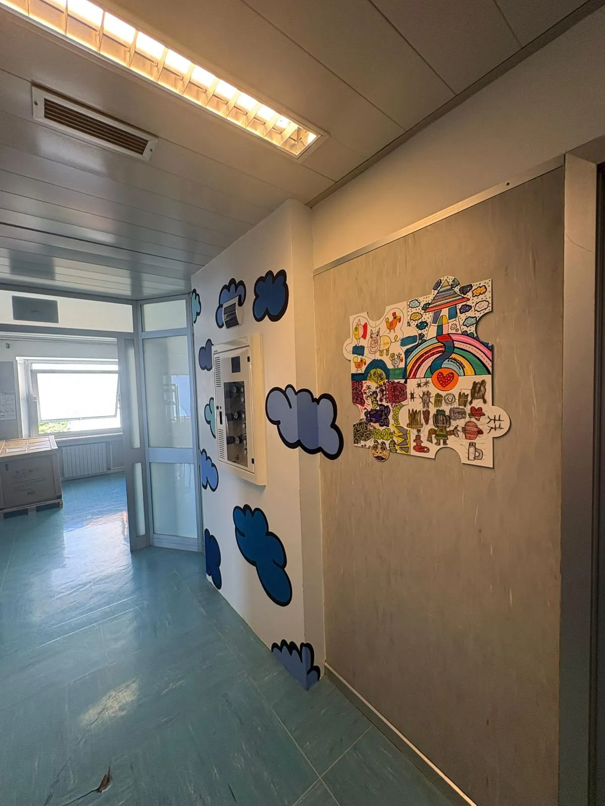 Scuola, arte e sanità si incontrano a Terni: il progetto "Incastri 2" porta 120 opere dei bambini dentro l'ospedale Santa Maria