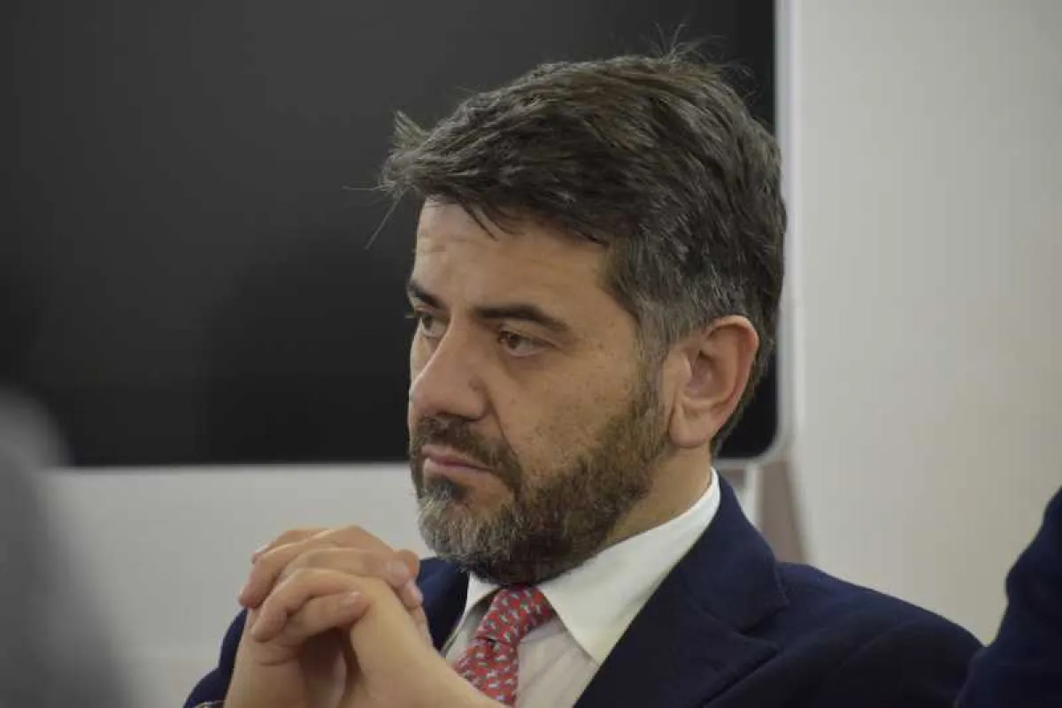 Chironomidi, Giambartolomei incalza la Regione: “Serve un piano straordinario per salvaguardare imprese, turismo e residenti del Trasimeno”