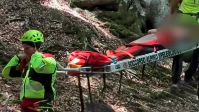 Escursionista ferita sul Monte Cucco, decisivo l’intervento del Soccorso Alpino lungo il sentiero dell’Acqua Fredda