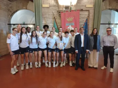 Gubbio abbraccia le azzurre del Basket: la nazionale Under 17 accolta a Palazzo Pretorio