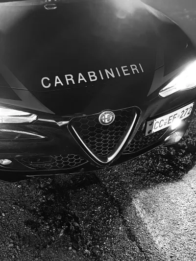 Perugia, arrestato 24enne: avrebbe urinato sull'auto di servizio dei Carabinieri durante un intervento, accuse di oltraggio e vilipendio