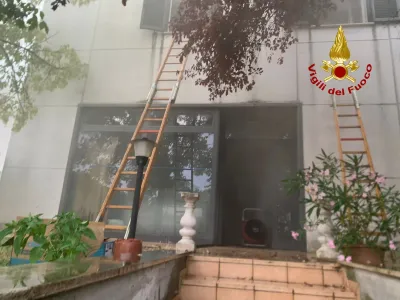 Appartamento in fiamme a Trevi, decisivo l'intervento dei Vigili del Fuoco: nessun ferito