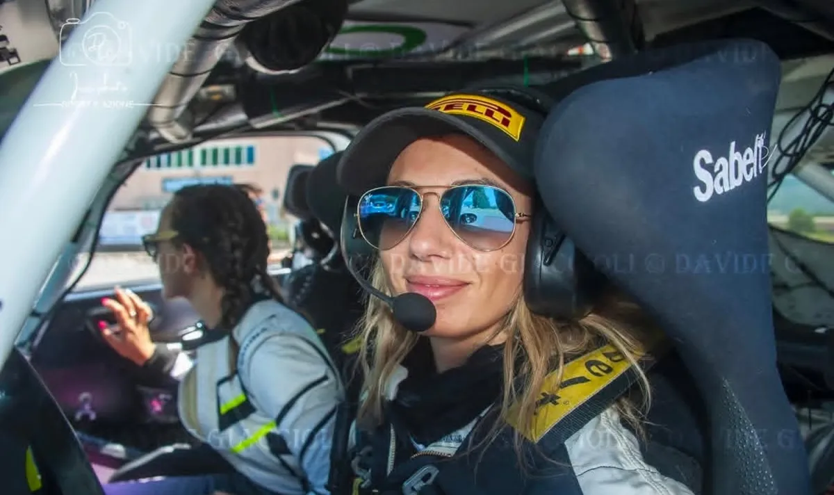 Automobilismo, la folignate Chiara Galli centra un brillante terzo posto al Rally del Casentino