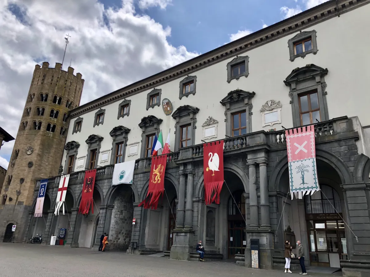 Orvieto, “One – Notti d’estate” si espande nel centro storico: un mese di cinema, musica e letteratura con grandi ospiti e nuovi spazi culturali