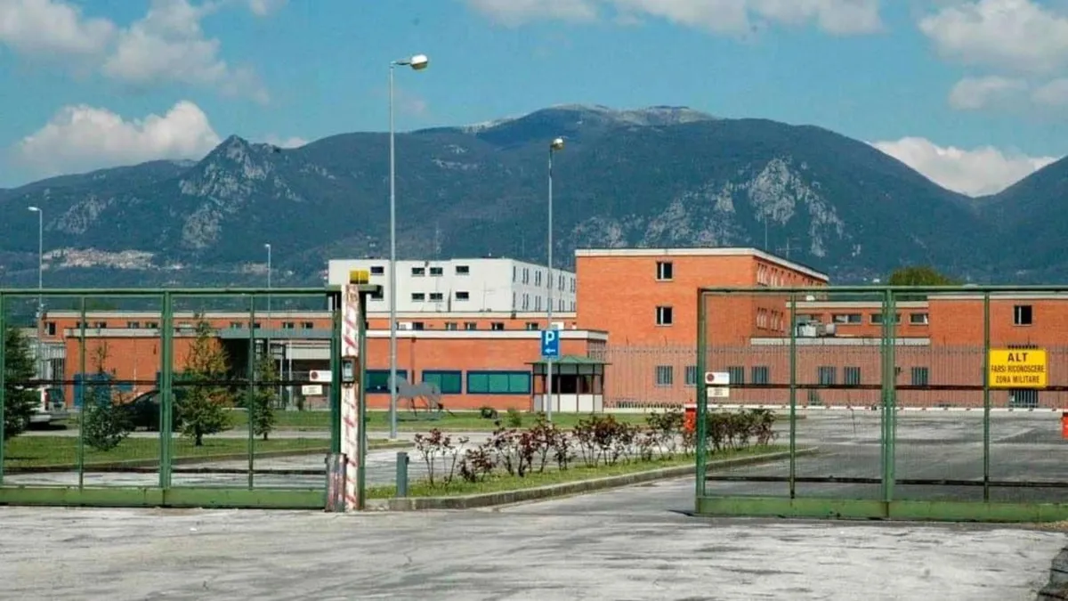 Carcere Terni, agente rischia la retina dopo l'aggressione a Sabbione: la polveriera dei detenuti psichiatrici