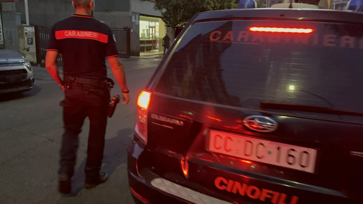 Violenza sessuale di gruppo a Gubbio, domiciliari anche al fratello minore: cambia la posizione dei due imputati pugliesi