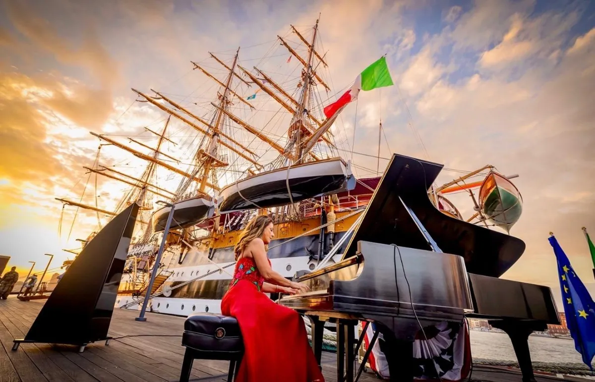 Cristiana Pegoraro incanta Baltimora sotto le vele dell'Amerigo Vespucci: concerto-evento per Sail250 nel segno dell'amicizia tra Italia e Stati Uniti