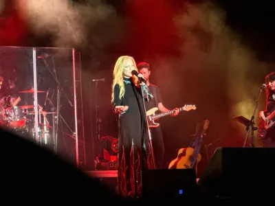 Patty Pravo incanta Terni. Eleganza e carisma all'anfiteatro Fausto 