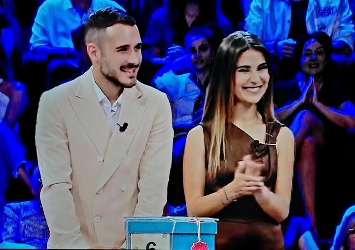 Affari Tuoi, sfuma il sogno della coppia eugubina: Debora e Giordano tornano a casa senza vincite, ma conquistano il pubblico