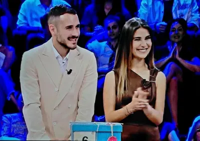 Affari Tuoi, sfuma il sogno della coppia eugubina: Debora e Giordano tornano a casa senza vincite, ma conquistano il pubblico