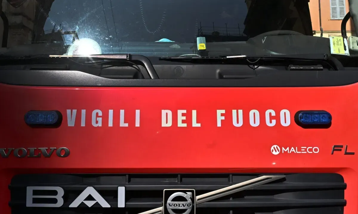 Incendio alla discarica di Borgo Giglione, Vigili del Fuoco al lavoro per otto ore: domate le fiamme, nessun rischio per impianti e ambiente