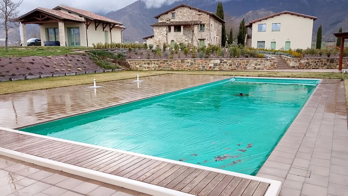 Country house trasformata senza autorizzazioni: due denunce dei Carabinieri Forestali per abusi edilizi e paesaggistici